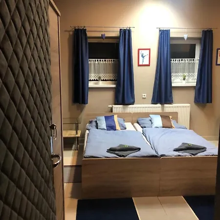 Apartamenty+in Camp Капсульный отель Живец